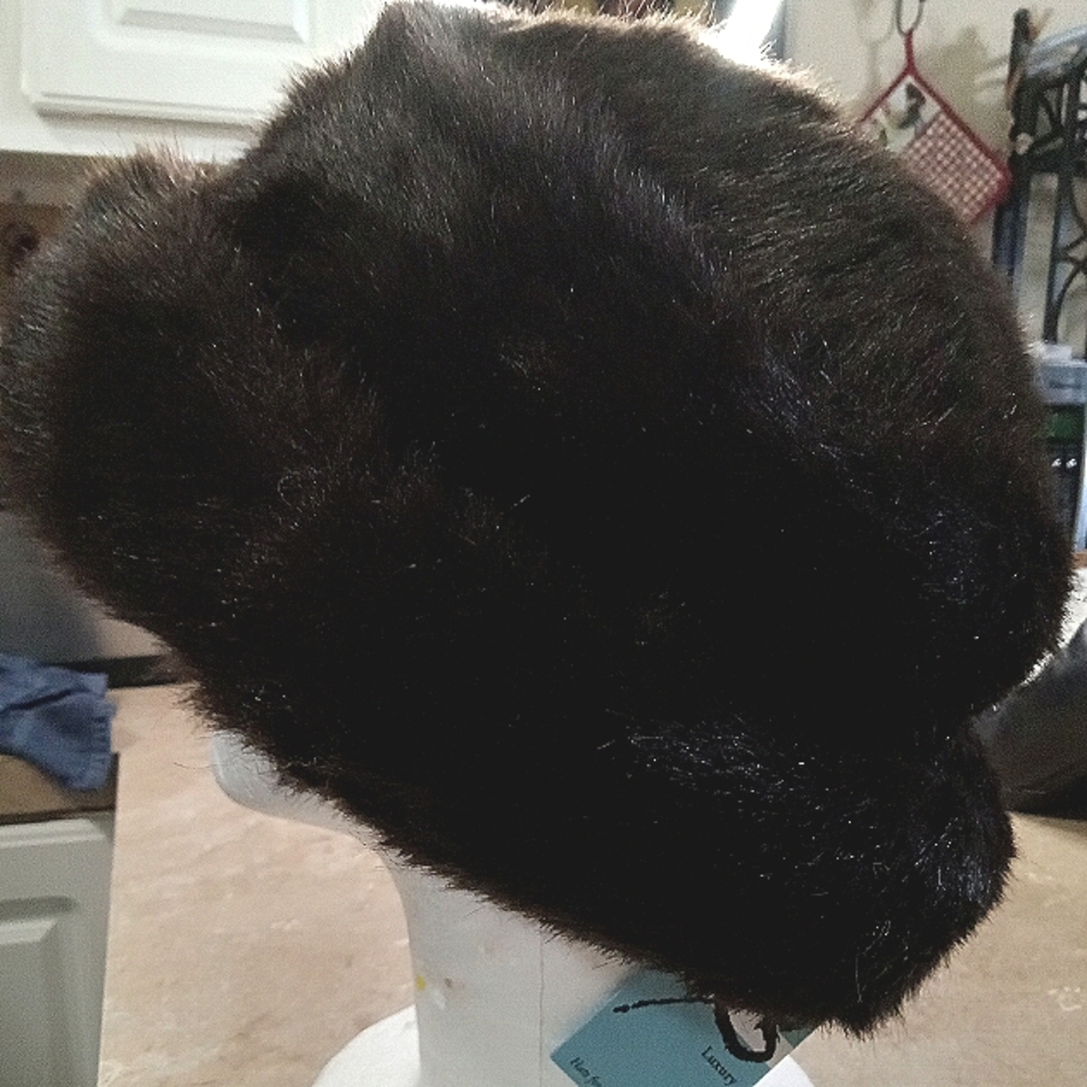 BETMAR FAUX FUR HAT